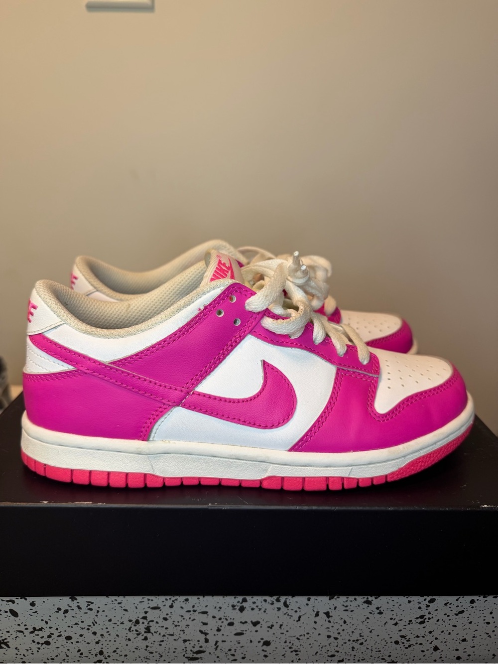 Nike Low-Top Sneakers in Pink and White Kids size 4.5Y 🍭🍭🍭